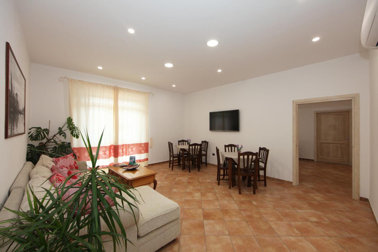 Guest House Villabianca ลามัดดาเลนา ภายนอก รูปภาพ